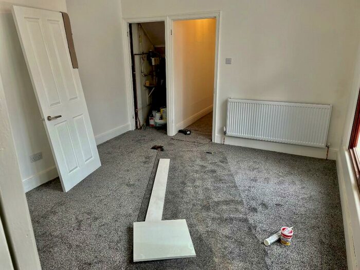 2 Bedroom Flat To Rent In Finchley Road, Westcliff-On-Sea, Essex, SS0