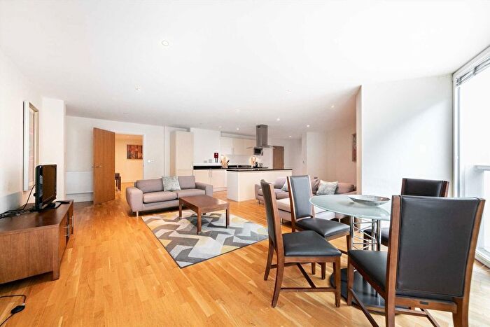 2 Bedroom Flat To Rent In Quadrant Walk, Canary Wharf, E14
