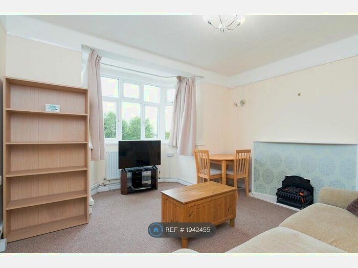 2 Bedroom Flat To Rent In Oakleigh Road North, London, N20