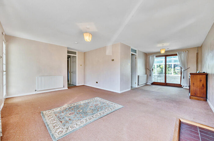 3 Bedroom Bungalow For Sale In Calais Dene, Bampton, Oxfordshire, OX18