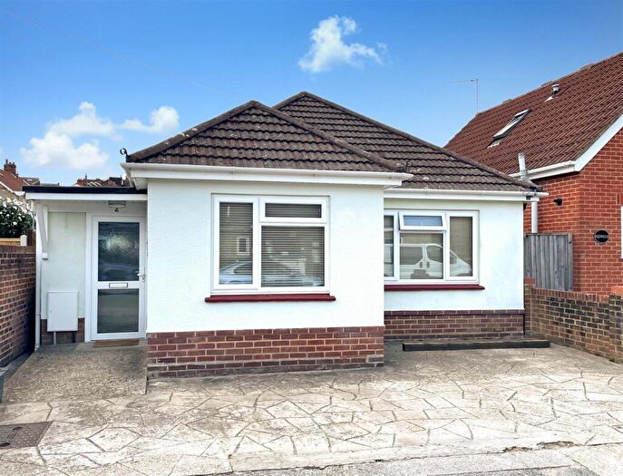 2 Bedroom Detached Bungalow For Sale In Westminster Road, Salisbury, SP2