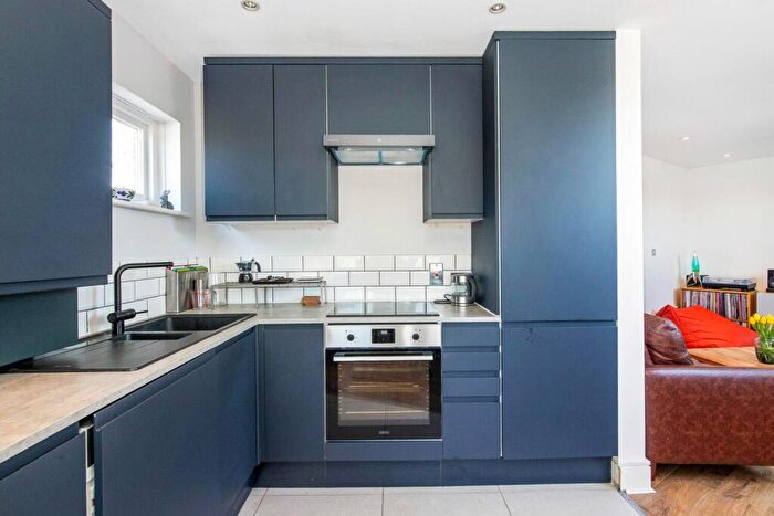 2 Bedroom Apartment For Sale In Kirkdale, Sydenham, London, SE26