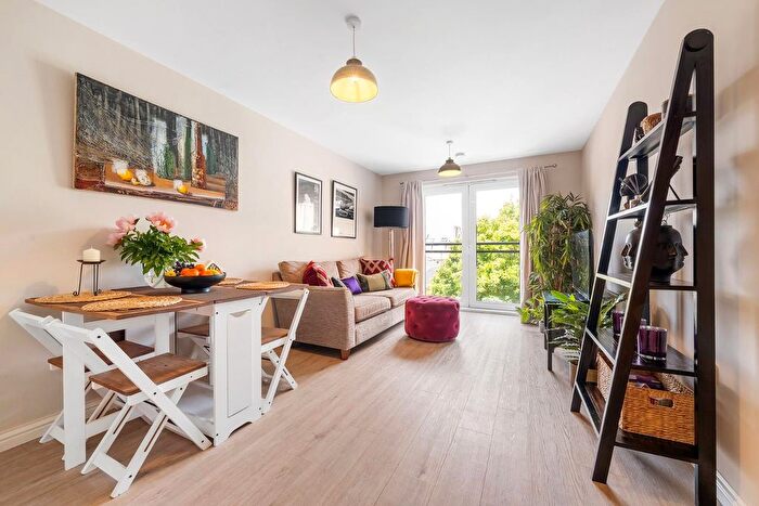 3 Bedroom Flat For Sale In Effra Parade, SW2