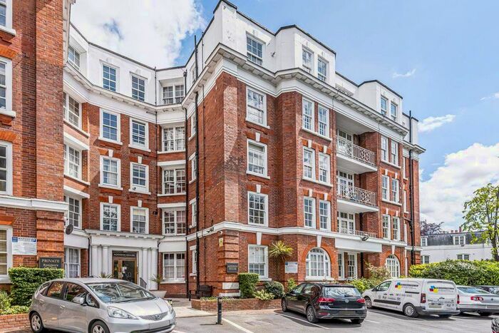 2 Bedroom Flat For Sale In Grove End Road, London, NW8