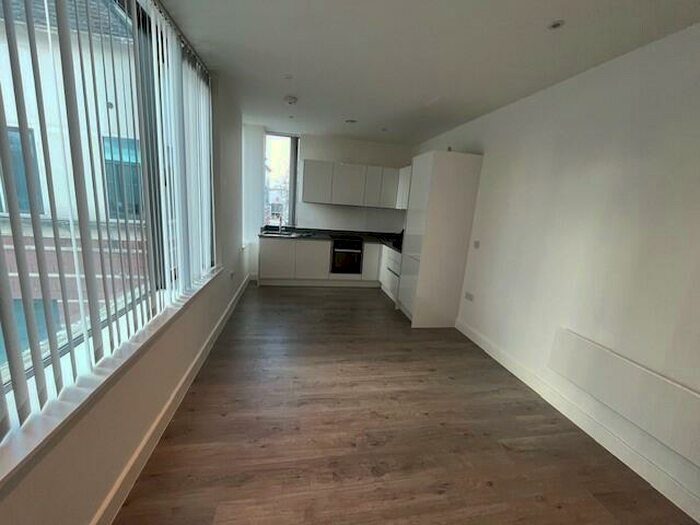 1 Bedroom Apartment To Rent In Berkshire Ct, RG12