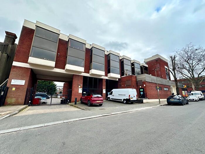 1 Bedroom Flat To Rent In Premier Lodge, N3