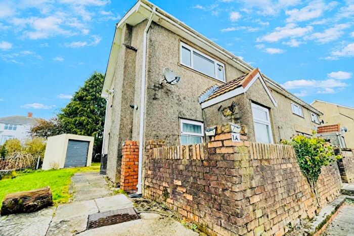 2 Bedroom Maisonette To Rent In Lansbury Terrace, Beaufort, Ebbw Vale, NP23