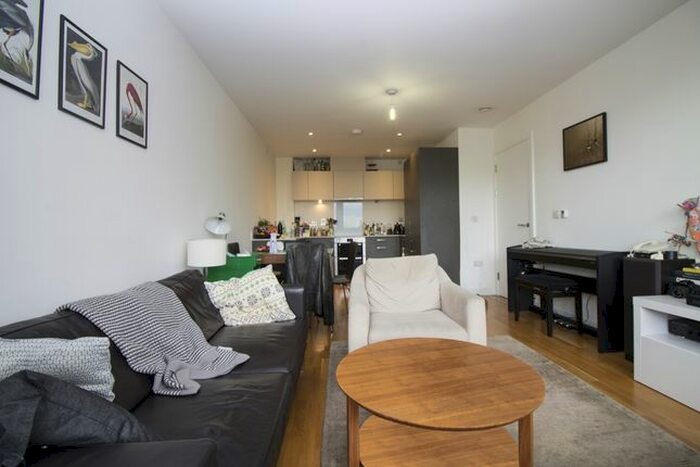 2 Bedroom Flat To Rent In Sculpture House, Killick Way, Stepney Green, London, E1