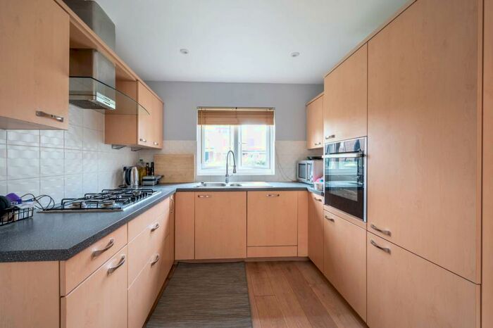 3 Bedroom Detached House To Rent In Macdowell Road, Guildford, GU2