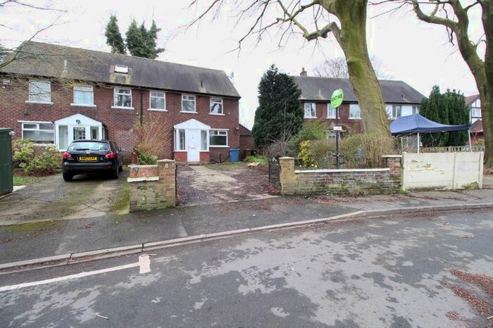 3 Bedroom Semi-Detached House To Rent In The Polygon, Salford, M7