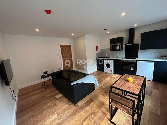 2 Bedroom Flat To Rent In Royal Park Road, Leeds, LS6