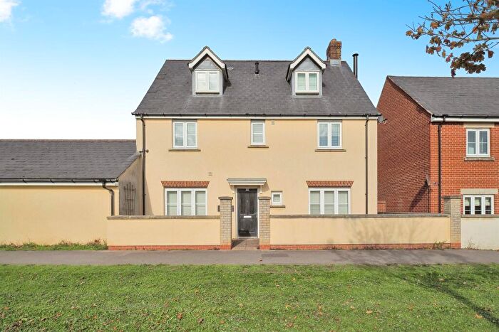 5 Bedroom Detached House For Sale In Holloway Close, Amesbury, Salisbury, SP4