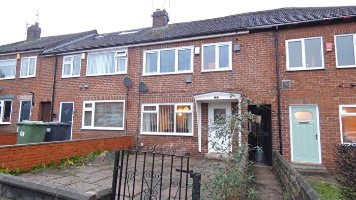 3 Bedroom Town House For Sale In Salisbury View, Leeds, West Yorkshire, LS18