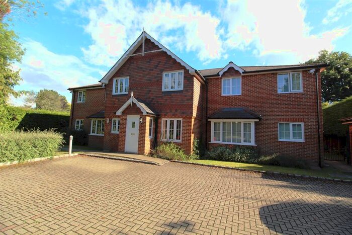 2 Bedroom Property To Rent In Barley Mow Road, Englefield Green, Egham, TW20