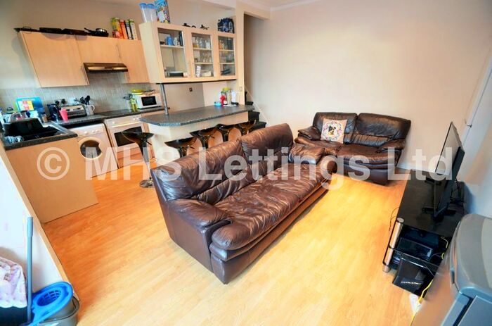 4 Bedroom End Of Terrace House To Rent In Knowle Terrace, Leeds, LS4