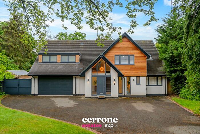 4 Bedroom Detached House For Sale In Dunedin Drive, Barnt Green, B45