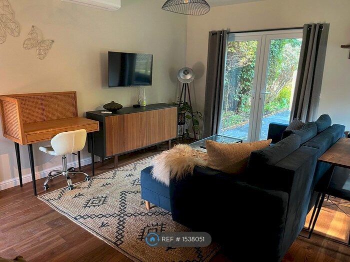 Studio To Rent In Brighton Road, Lymington, SO41