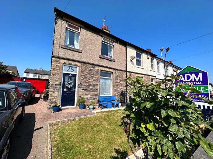 3 Bedroom End Of Terrace House For Sale In Dalton Green Lane, Huddersfield, HD5