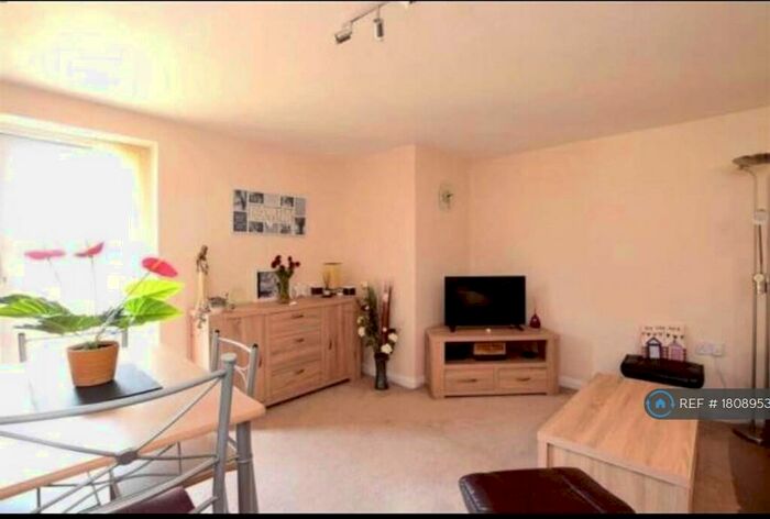 2 Bedroom Flat To Rent In Tower Road, Lancing, BN15