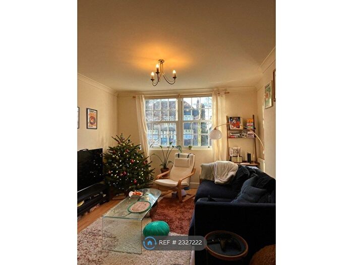 2 Bedroom Flat To Rent In Wanstead, London, E11