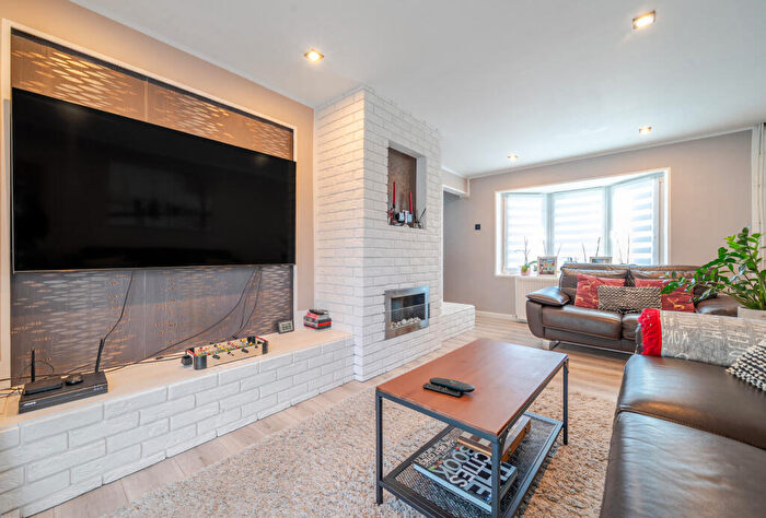 3 Bedroom Semi-Detached House For Sale In Howell Road, Cheltenham, Gloucestershire, GL51