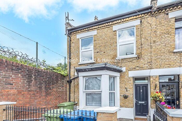 1 Bedroom End Of Terrace House To Rent In Colls Road, Peckham, London, SE15