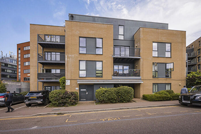 2 Bedroom Apartment For Sale In Clarence Avenue, Gants Hill, IG2