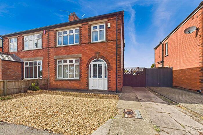 3 Bedroom Semi Detached House For Sale In Gladstone Road, Newark, NG24