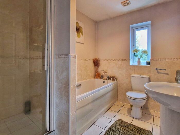 4 Bedroom Detached House For Sale In Butler Drive, Lidlington, Bedfordshire, MK43