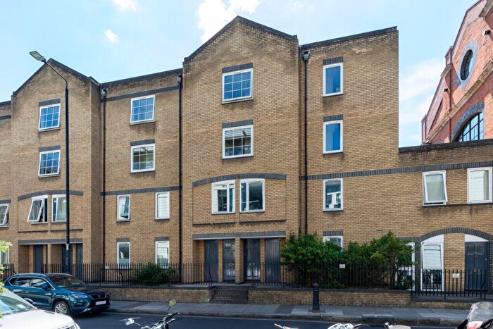 2 Bedroom Maisonette To Rent In Hooper Street Aldgate, E1