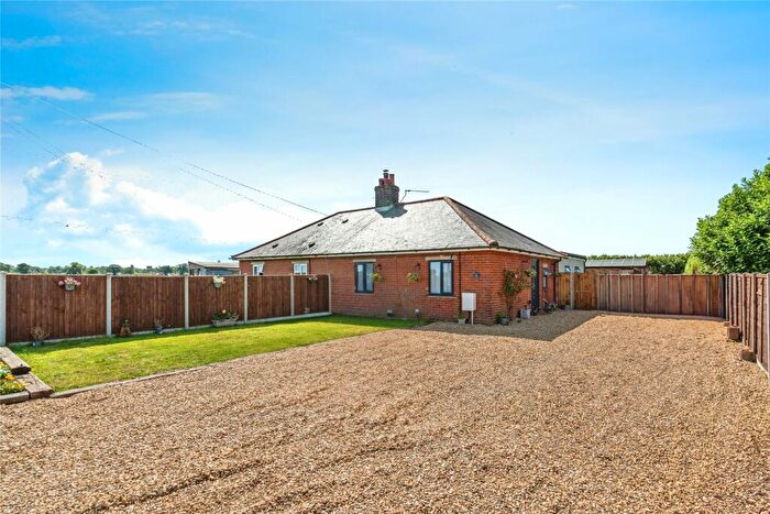 2 Bedroom Bungalow For Sale In Whitegates, Ludham, Great Yarmouth, NR29