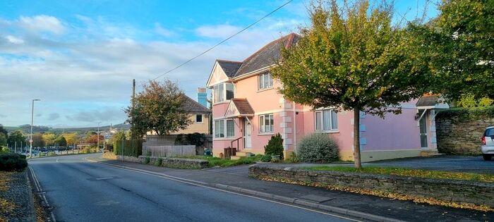 2 Bedroom Flat To Rent In Embankment Road, Kingsbridge, TQ7