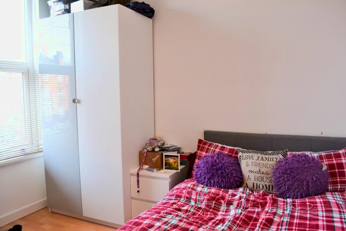 1 Bedroom Flat To Rent In Flat, Brudenell Road, LS6