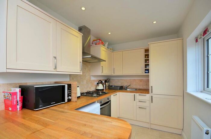 2 Bedroom Flat To Rent In Madrid Road, Guildford, GU2