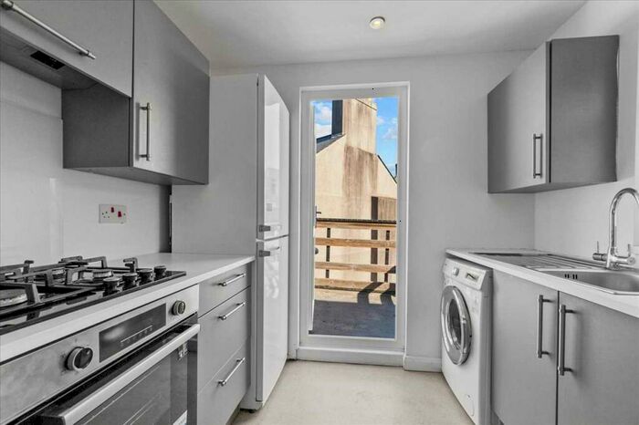 2 Bedroom Apartment To Rent In Clifton Place, Plymouth, PL4