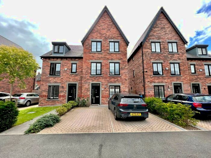 4 Bedroom Semi-Detached House To Rent In Toddbrook Close, West Didsbury, M20