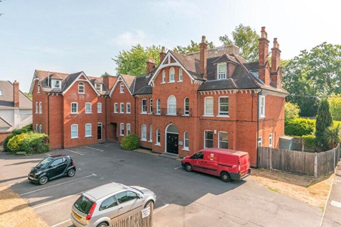 2 Bedroom Apartment For Sale In Westcar Lane, Walton-on-Thames, KT12