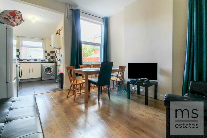 4 Bedroom Semi-Detached House To Rent In Gregory Avenue, Lenton, Nottingham, NG7