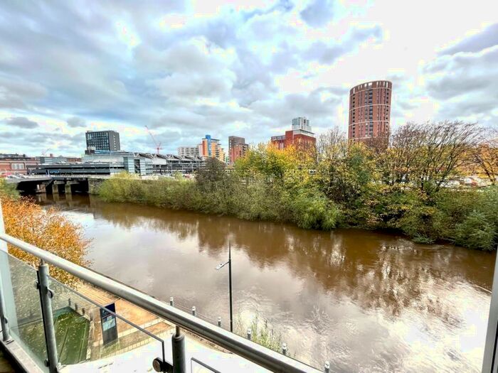 2 Bedroom Apartment To Rent In Whitehall Quay Leeds Wellington Street, LS1