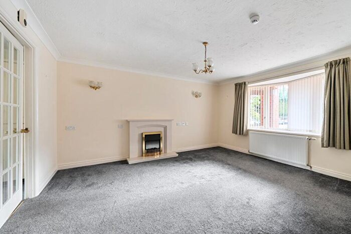 2 Bedroom Retirement Property For Sale In Deerhurst Court, Solihull, B91