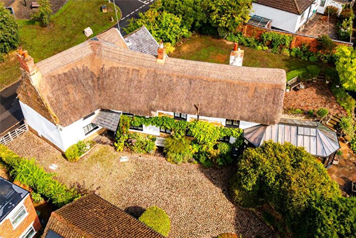 4 Bedroom Detached House For Sale In Sutton Street, Flore, Northampton, Northamptonshire, NN7