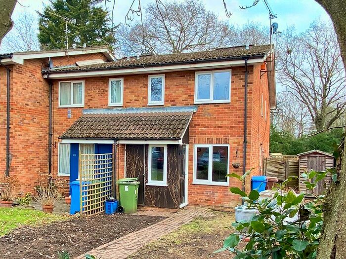1 Bedroom Detached House To Rent In Chiltern Avenue, Farnborough, Hampshire, GU14