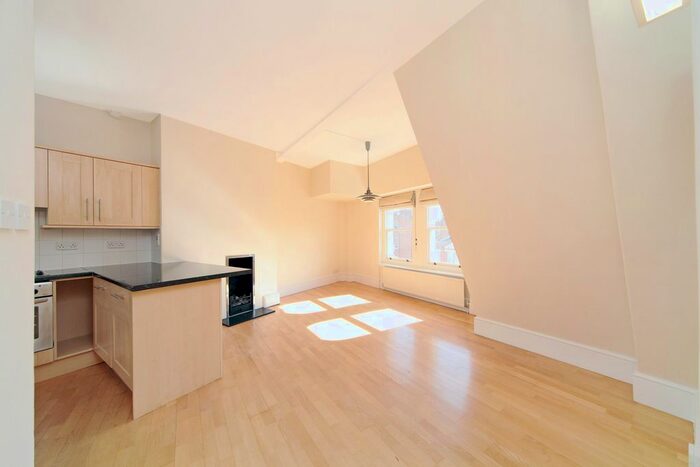 2 Bedroom Flat To Rent In Thurloe Place, London, SW7