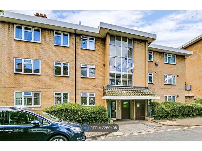 3 Bedroom Flat To Rent In Weydown Close, London, SW19