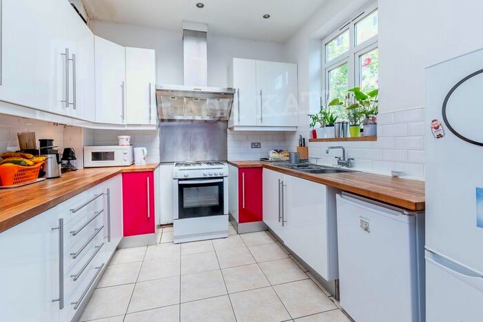 4 Bedroom Town House To Rent In Sandford Avenue, London, N22