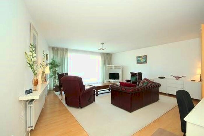 2 Bedroom Flat To Rent In Ascot Gate, Glasgow, G12