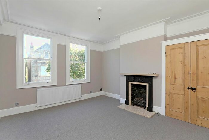1 Bedroom Flat To Rent In Werter Road, Putney, London, SW15