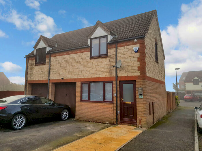 2 Bedroom House To Rent In Abbotsbury Way, Swindon, Wiltshire, SN25