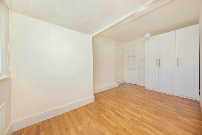 2 Bedroom Flat To Rent In Thurlow Park Road, Dulwich, SE21