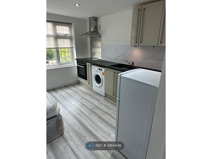 Studio To Rent In Lower Addiscombe Road, Croydon, CR0